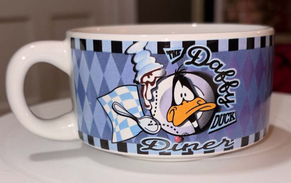 1998 Warner Bros. Looney Tunes Daffy Duck Diner Soup Mug